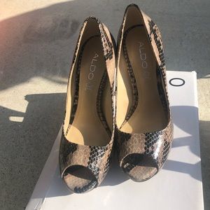 Aldo woman heels.